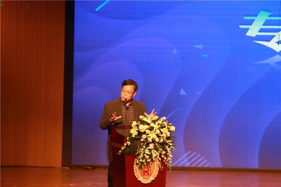 万明春点评.jpg
